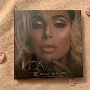 Huda Beauty Pink Sands Highlighter Palette